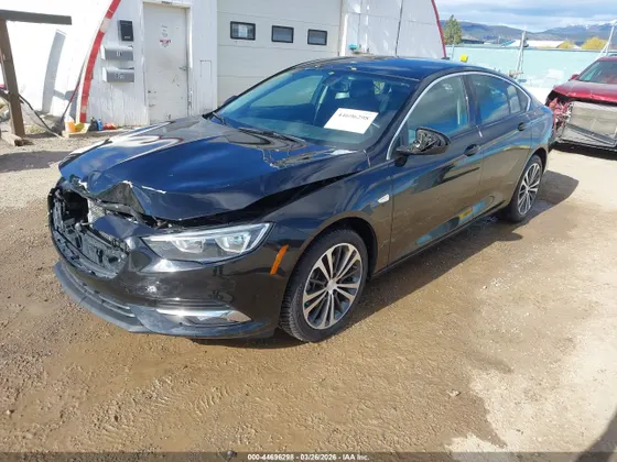 2020 Buick Regal Sportback Essence