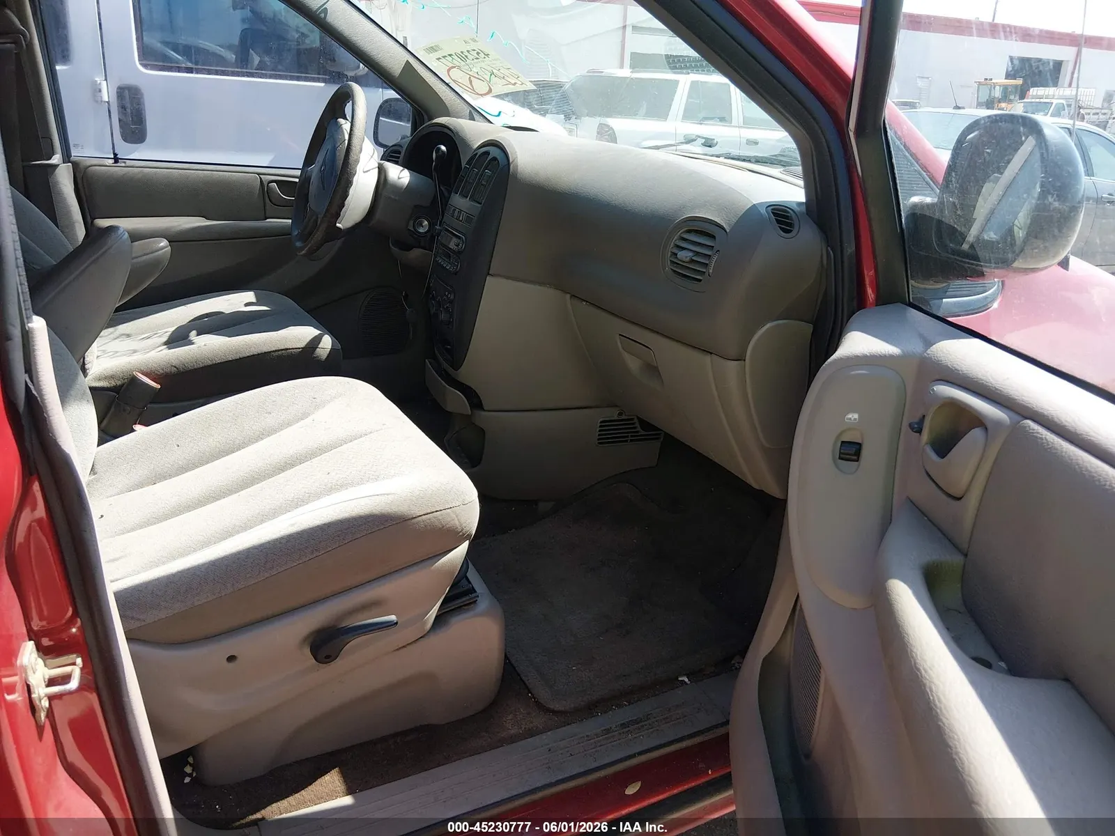 2003 Chrysler Voyager LX