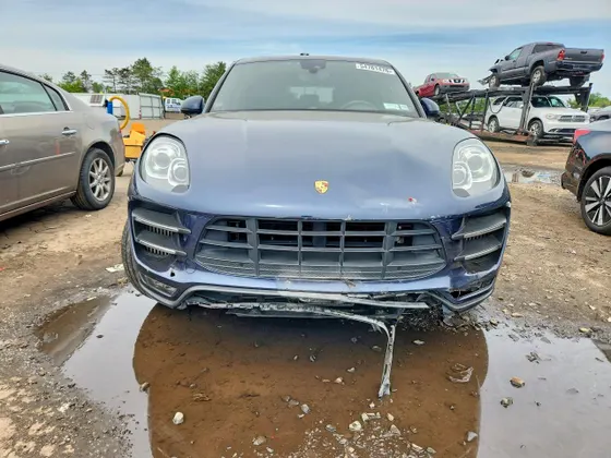 2015 Porsche Macan Turbo