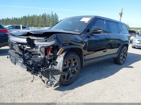 2025 Rivian R1S Adventure