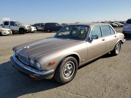 1987 Jaguar XJ VANDEN PLAS