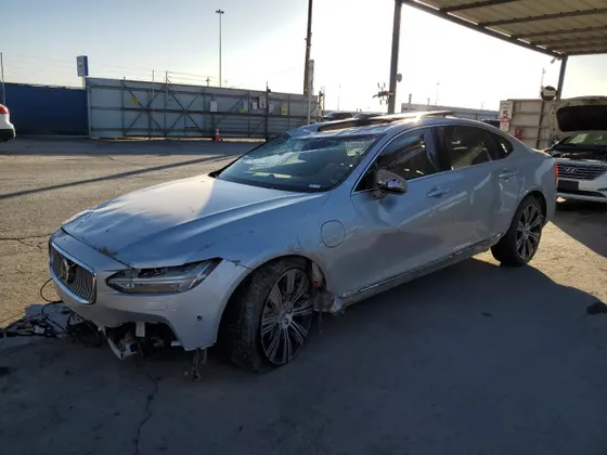 2022 Volvo S90 T8 RECHARGE R-DESIGN