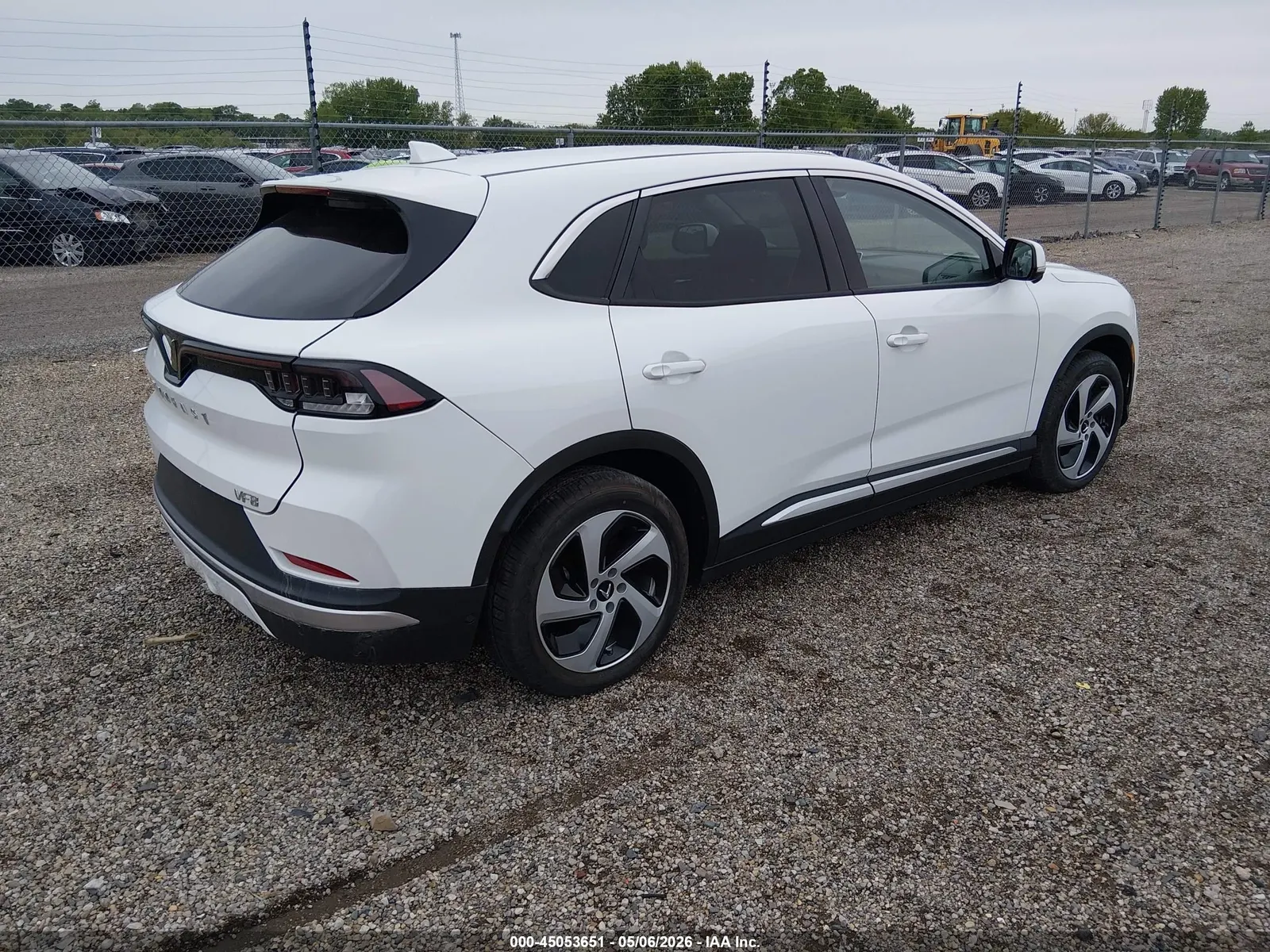 2024 VinFast VF 8 Eco