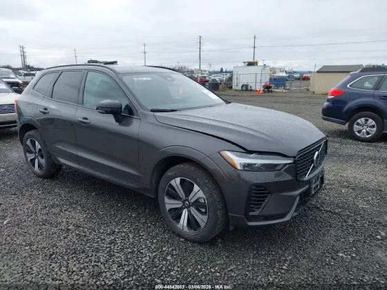 2025 Volvo XC60 Plug-In Hybrid Core