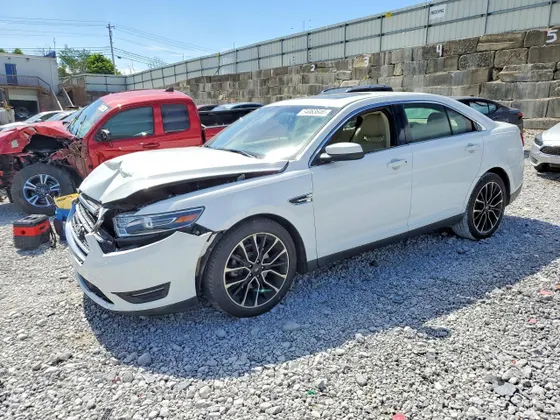 2019 Ford Taurus SEL