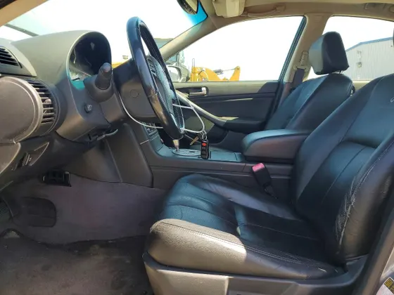 2004 INFINITI G35 Sedan w/Leather
