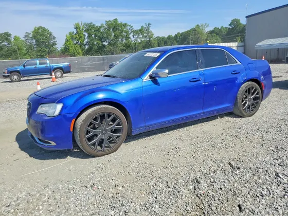 2018 Chrysler 300 Touring