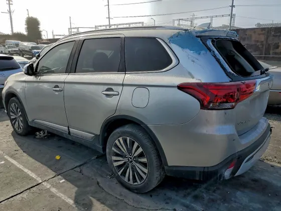 2020 Mitsubishi Outlander ES
