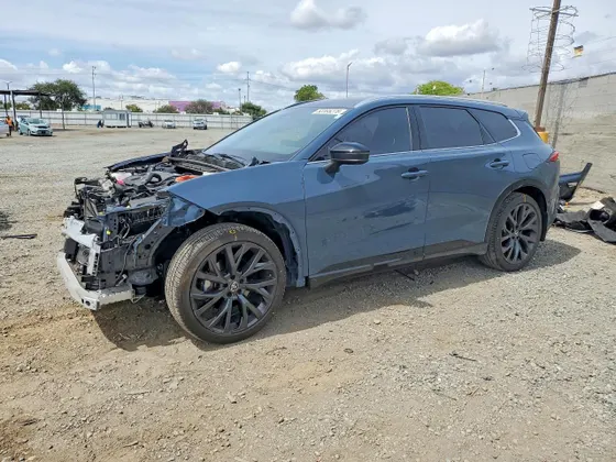 2025 Toyota Crown Signia Limited