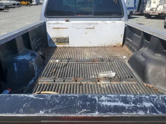 2006 Ford Super Duty F-350 DRW XL