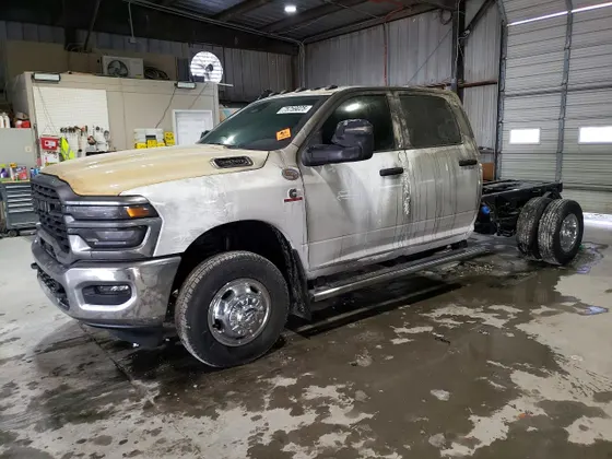 2026 Ram 3500 Chassis Cab SLT