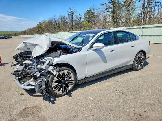 2025 BMW i5 xDrive40
