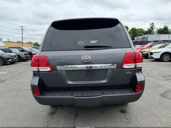 2011 Toyota Land Cruiser V8