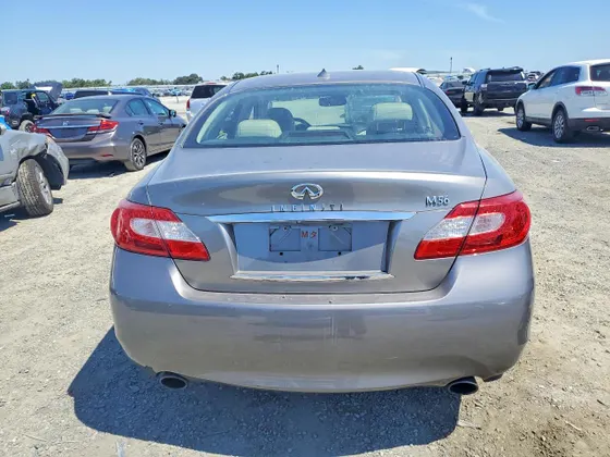 2011 INFINITI M56