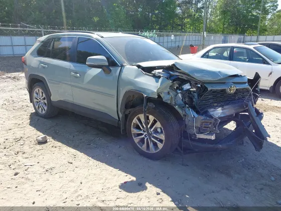 2022 Toyota RAV4 XLE Premium