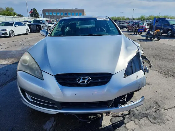 2010 Hyundai Genesis Coupe Grand Touring w/Nav