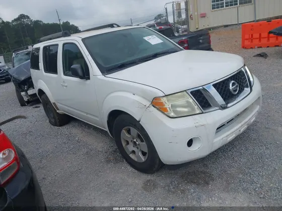 2011 Nissan Pathfinder LE
