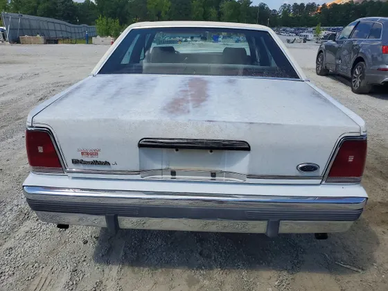 1989 Ford Crown Victoria