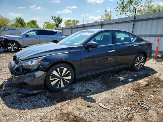 2022 Nissan Altima 2.5 SV