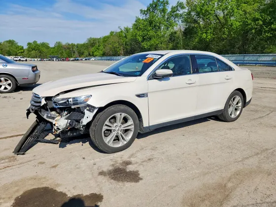 2017 Ford Taurus SEL