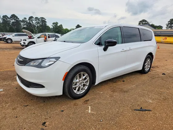 2024 Chrysler Voyager LX