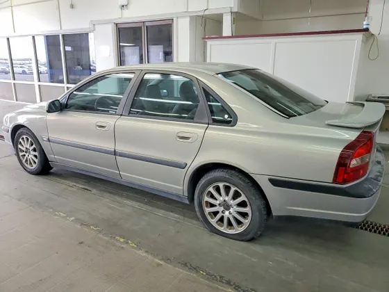 2001 Volvo S80