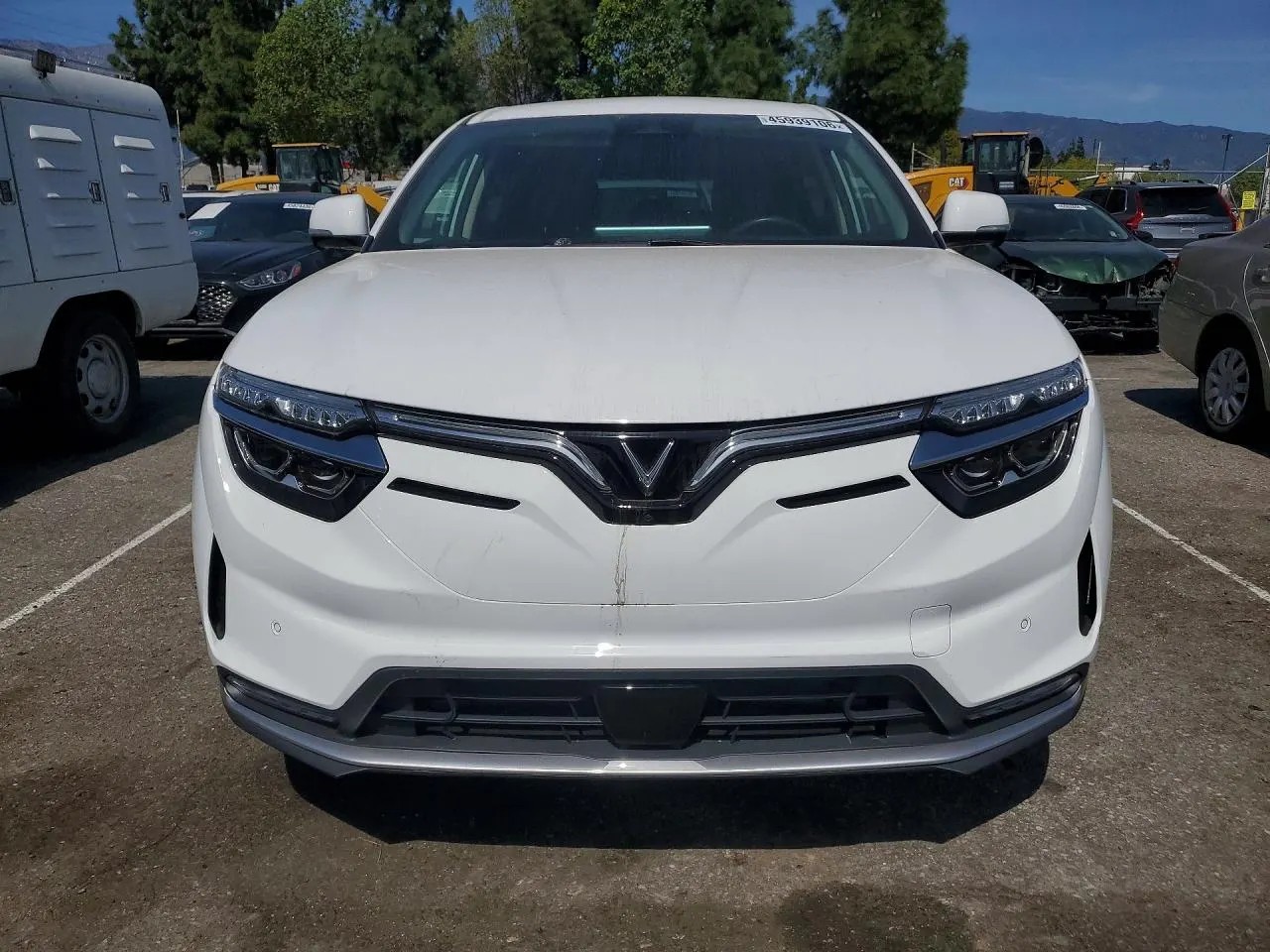 2025 VinFast VF 8 Eco