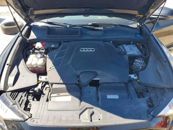 2022 Audi Q8 Premium Plus
