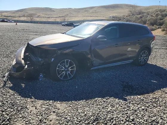 2018 Volvo V60 Cross Country