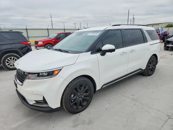 2023 Kia Carnival SX