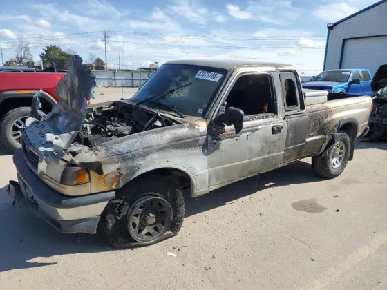 2000 Mazda B-Series 4WD Truck SE