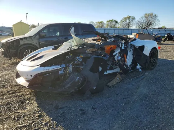 2016 McLaren 675LT