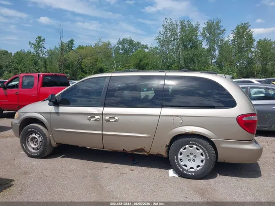2003 Chrysler Town & Country LX