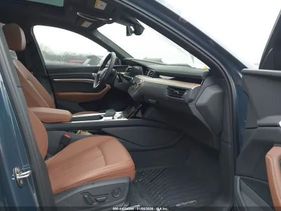 2024 Audi Q8 e-tron Sportback S line Premium Plus
