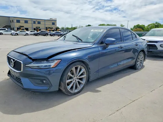 2021 Volvo S60 Momentum