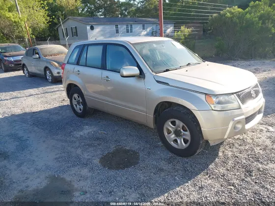 2008 Suzuki Grand Vitara w/Spare & Cargo Covers