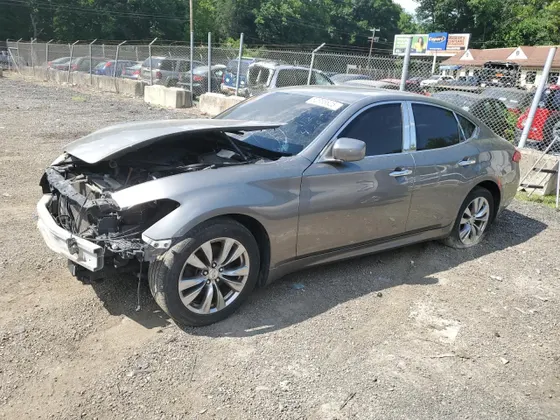 2012 INFINITI M56 X