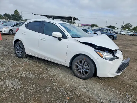 2020 Toyota Yaris Hatchback LE