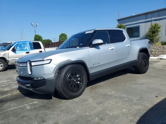 2024 Rivian R1T Adventure