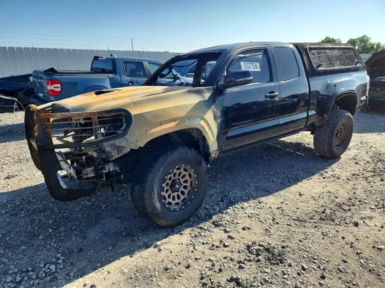 2022 Toyota Tacoma 4WD TRD Off Road