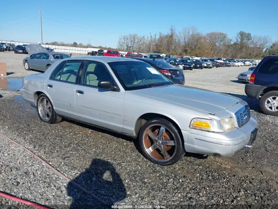 2000 Ford Crown Victoria LX