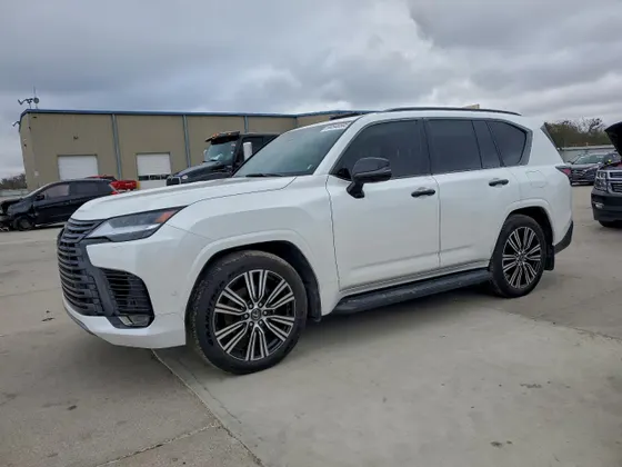 2025 Lexus LX 700H OVERTRAIL
