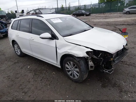 2017 Volkswagen Golf SportWagen S