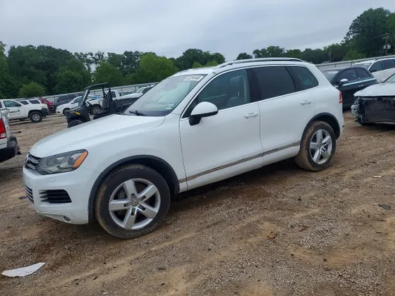 2012 Volkswagen Touareg Sport
