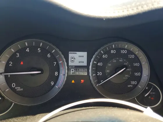 2011 INFINITI M56