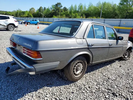 1983 Mercedes-Benz 300 Series 300D-T