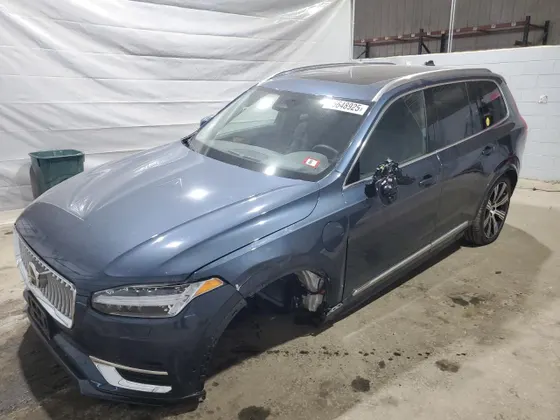 2025 Volvo XC90 Plug-In Hybrid Plus
