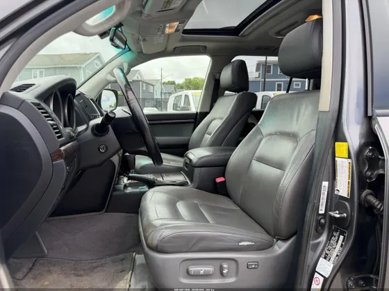 2011 Toyota Land Cruiser V8