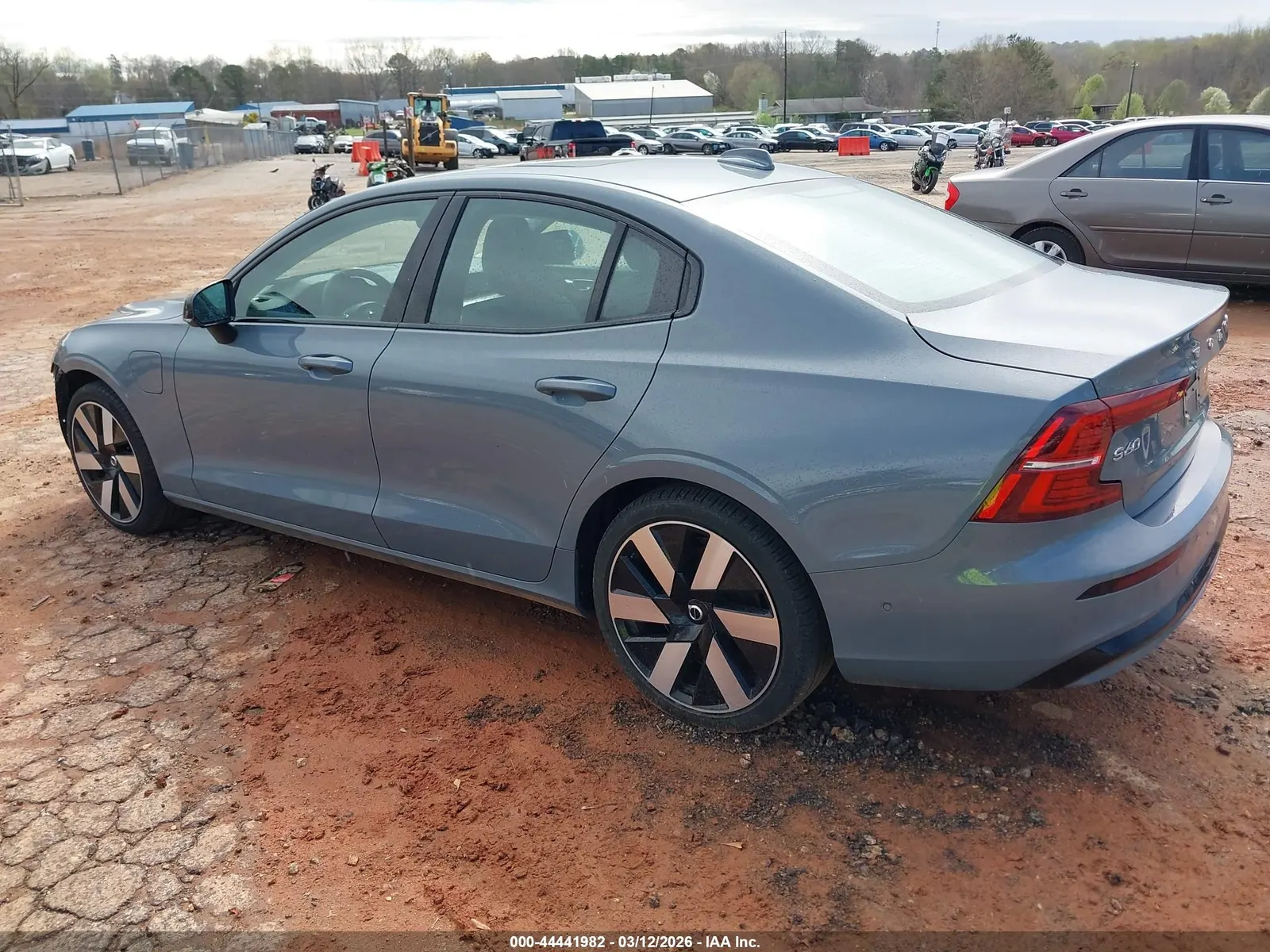 2024 Volvo S60 Recharge Plug-In Hybrid Plus Dark Theme