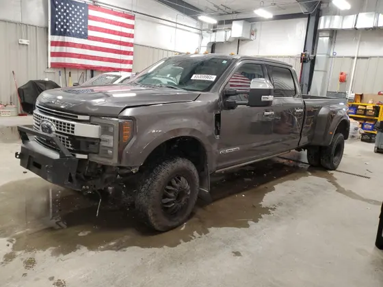2017 Ford Super Duty F-350 DRW Lariat